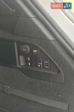 Внедорожник / Кроссовер Volkswagen Touareg 2012 в 