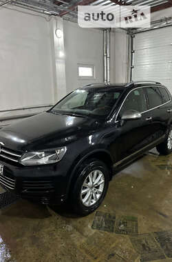 Внедорожник / Кроссовер Volkswagen Touareg 2011 в Вараше