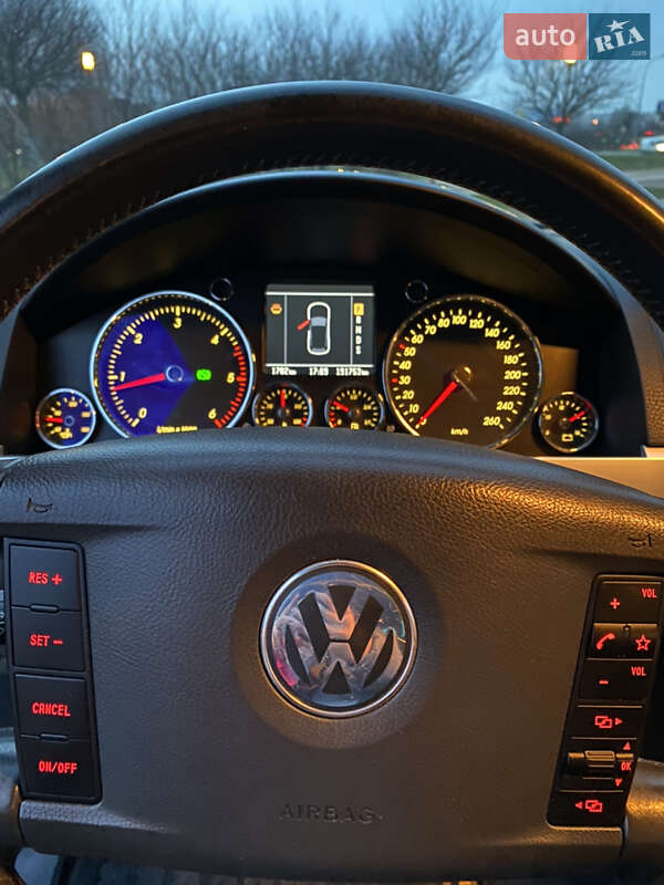 Внедорожник / Кроссовер Volkswagen Touareg 2005 в Самборе