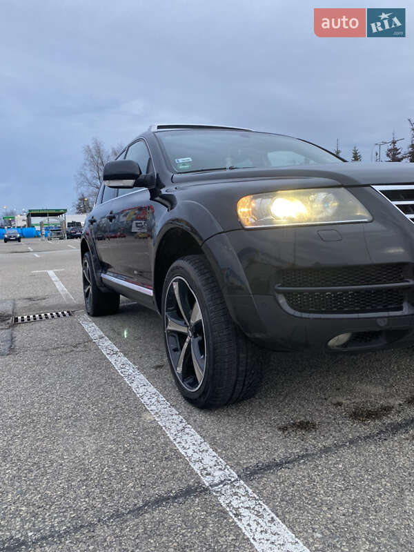 Внедорожник / Кроссовер Volkswagen Touareg 2005 в Самборе