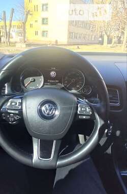 Позашляховик / Кросовер Volkswagen Touareg 2013 в Запоріжжі