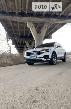 Позашляховик / Кросовер Volkswagen Touareg 2020 в Дніпрі