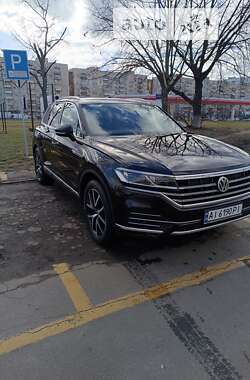 Позашляховик / Кросовер Volkswagen Touareg 2018 в Києві