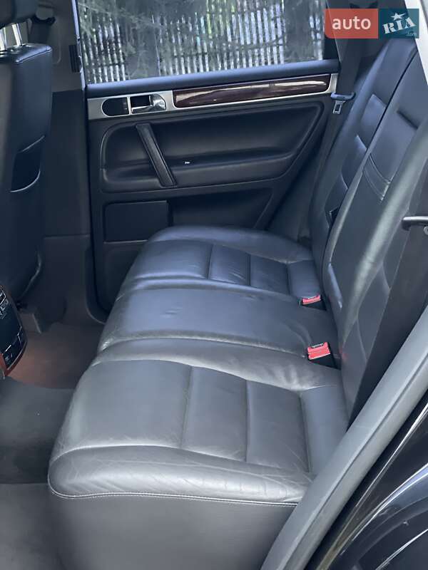 Внедорожник / Кроссовер Volkswagen Touareg 2004 в Луцке