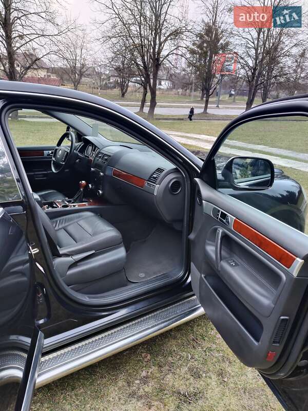 Внедорожник / Кроссовер Volkswagen Touareg 2004 в Луцке