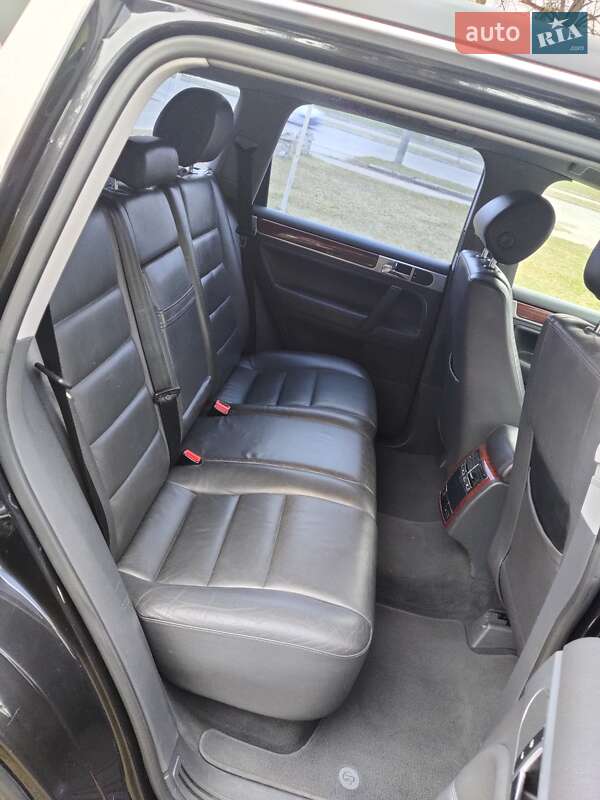 Внедорожник / Кроссовер Volkswagen Touareg 2004 в Луцке