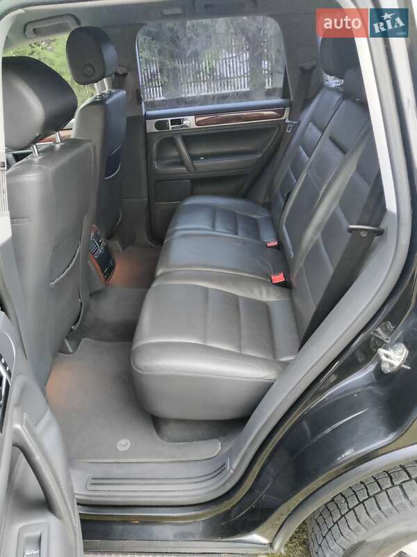 Внедорожник / Кроссовер Volkswagen Touareg 2004 в Луцке