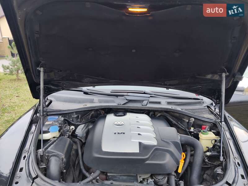 Внедорожник / Кроссовер Volkswagen Touareg 2004 в Луцке