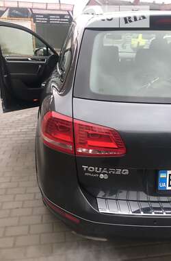 Внедорожник / Кроссовер Volkswagen Touareg 2014 в Полонном