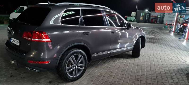 Внедорожник / Кроссовер Volkswagen Touareg 2012 в Львове