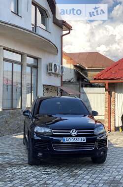 Внедорожник / Кроссовер Volkswagen Touareg 2014 в Мукачево