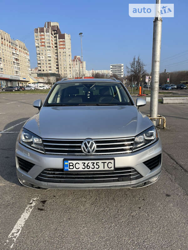 Позашляховик / Кросовер Volkswagen Touareg 2015 в Львові