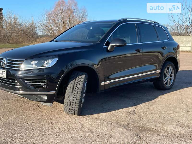 Внедорожник / Кроссовер Volkswagen Touareg 2015 в Житомире