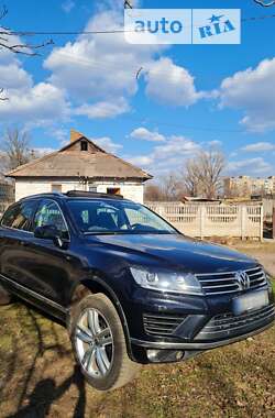 Внедорожник / Кроссовер Volkswagen Touareg 2015 в Кривом Роге