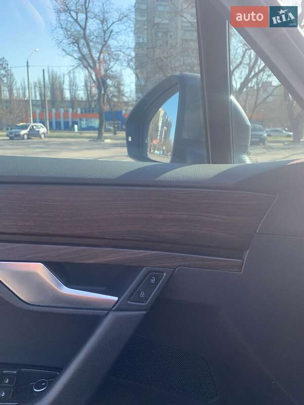 Позашляховик / Кросовер Volkswagen Touareg 2019 в Одесі