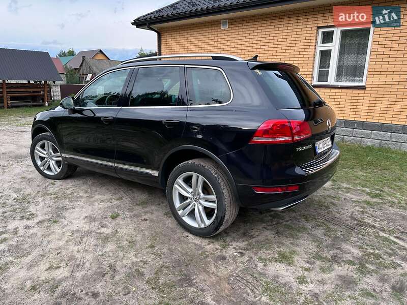 Позашляховик / Кросовер Volkswagen Touareg 2010 в Камені-Каширському