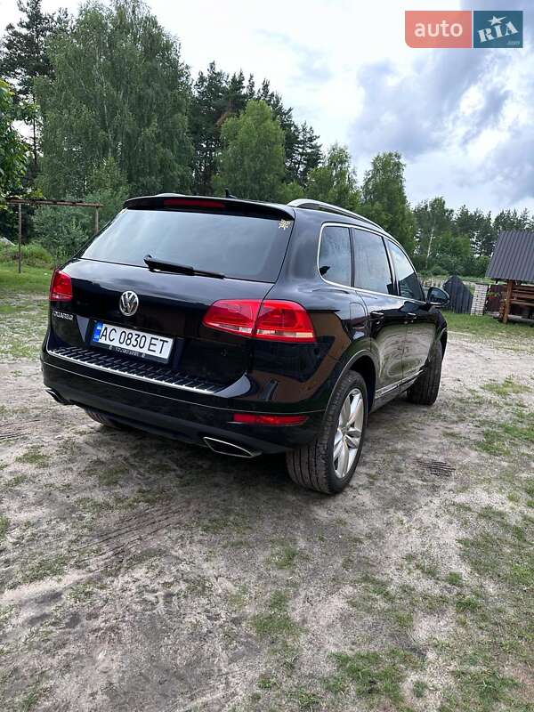 Позашляховик / Кросовер Volkswagen Touareg 2010 в Камені-Каширському