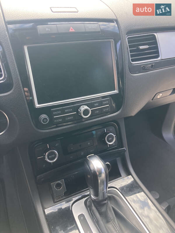 Внедорожник / Кроссовер Volkswagen Touareg 2010 в Полтаве