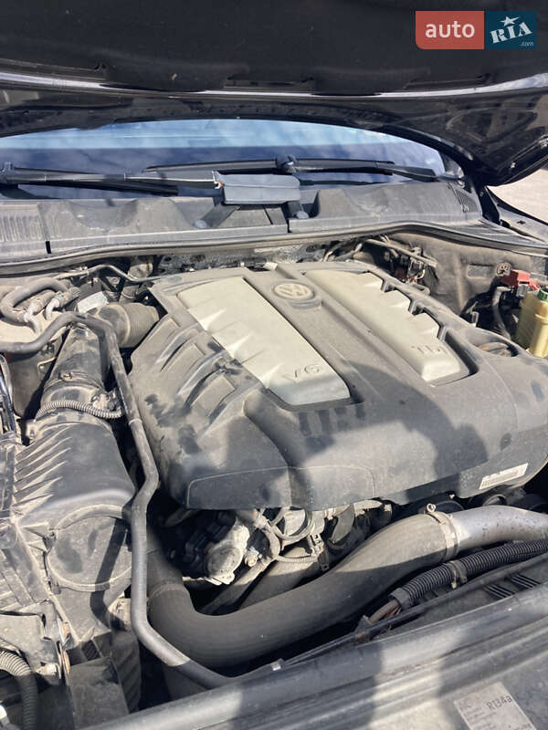 Внедорожник / Кроссовер Volkswagen Touareg 2010 в Полтаве