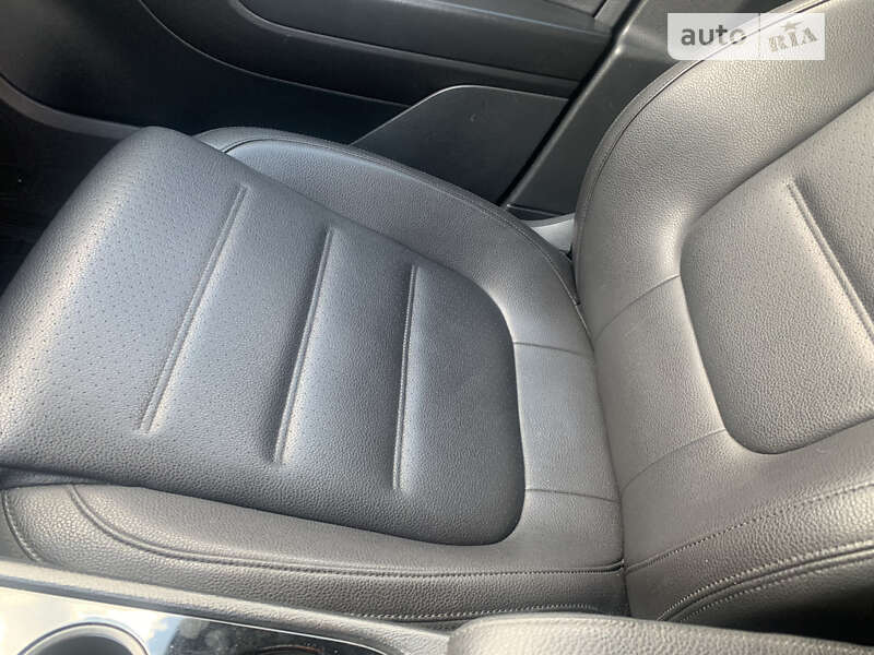 Внедорожник / Кроссовер Volkswagen Touareg 2010 в Киеве