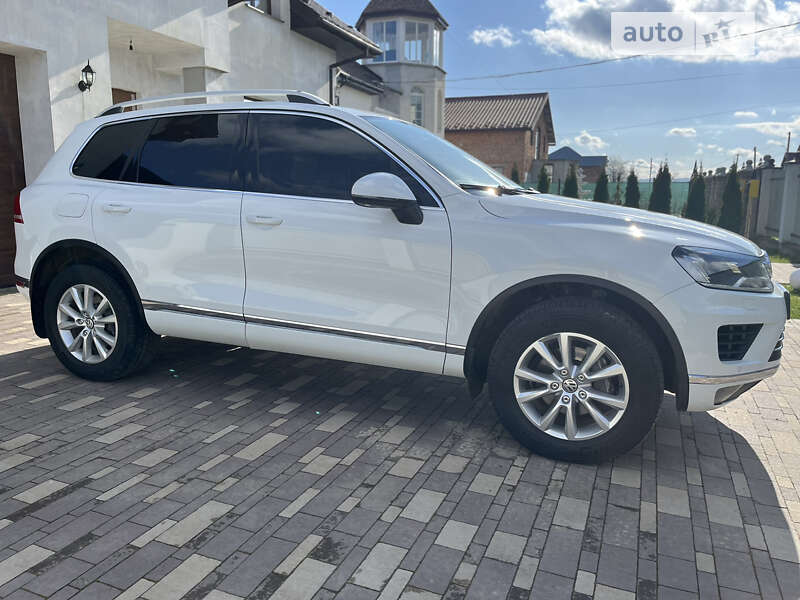 Внедорожник / Кроссовер Volkswagen Touareg 2016 в Стрые