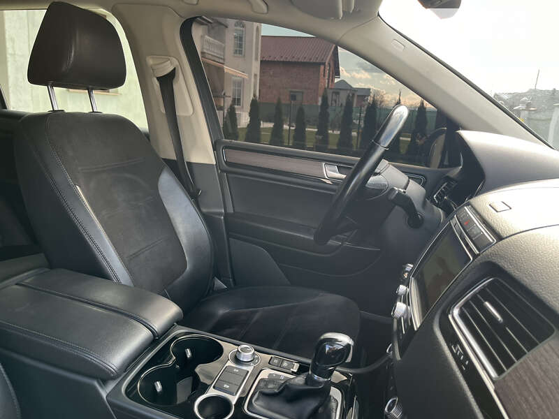 Внедорожник / Кроссовер Volkswagen Touareg 2016 в Стрые