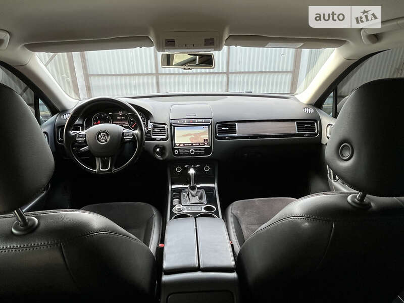 Внедорожник / Кроссовер Volkswagen Touareg 2016 в Стрые