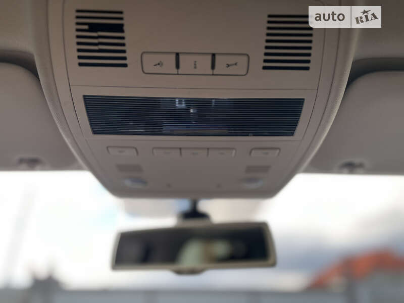 Внедорожник / Кроссовер Volkswagen Touareg 2016 в Стрые