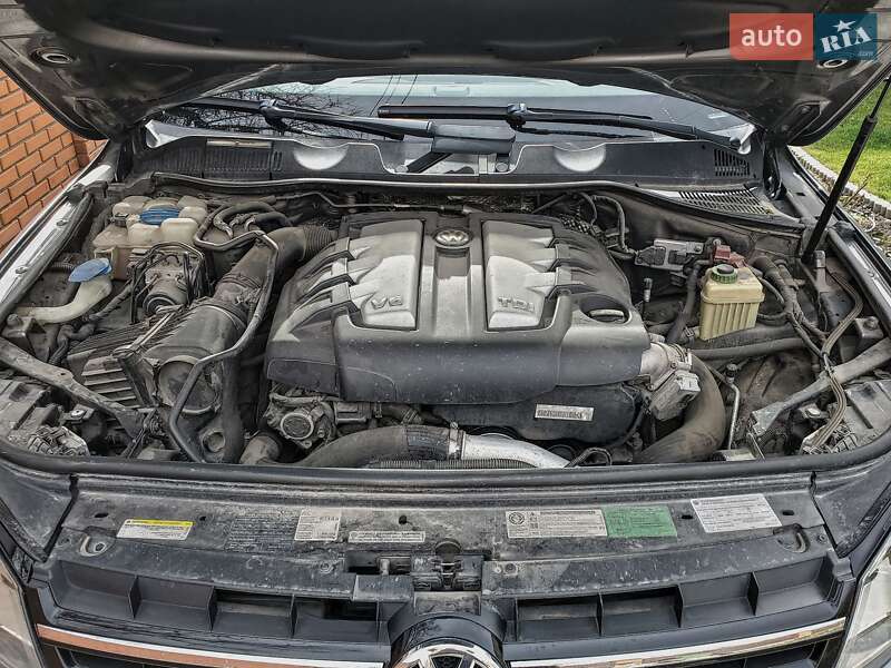 Позашляховик / Кросовер Volkswagen Touareg 2011 в Первомайську
