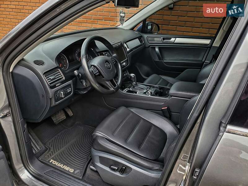 Позашляховик / Кросовер Volkswagen Touareg 2011 в Первомайську
