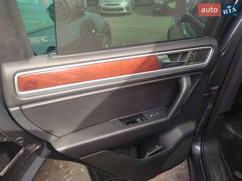 Внедорожник / Кроссовер Volkswagen Touareg 2010 в Львове