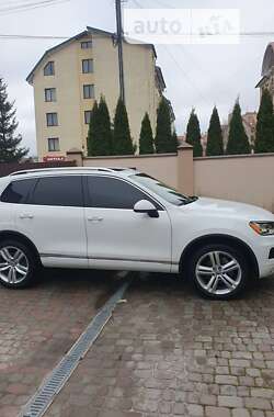 Внедорожник / Кроссовер Volkswagen Touareg 2014 в Львове