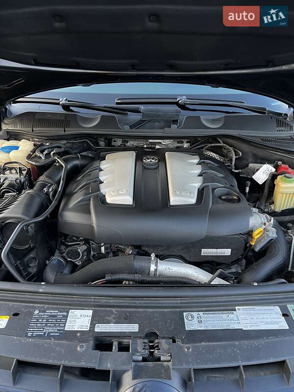 Позашляховик / Кросовер Volkswagen Touareg 2011 в Городенці
