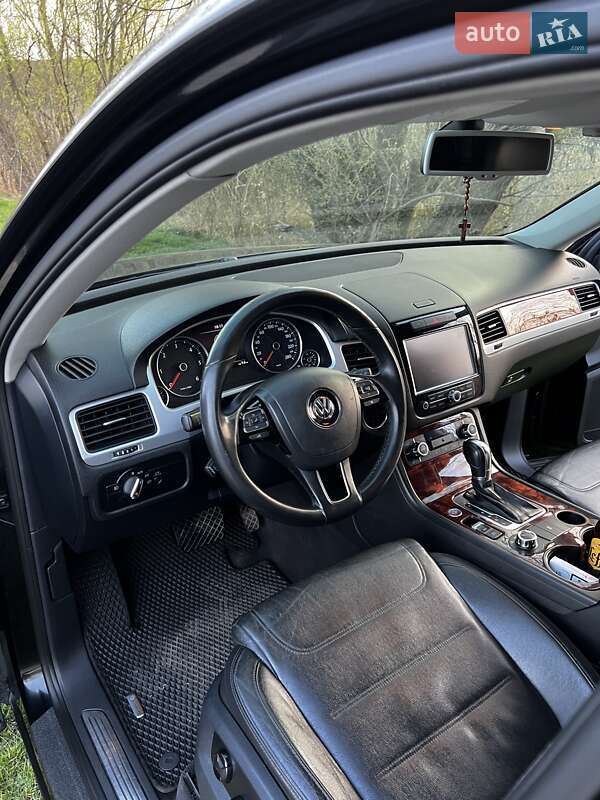 Позашляховик / Кросовер Volkswagen Touareg 2011 в Городенці