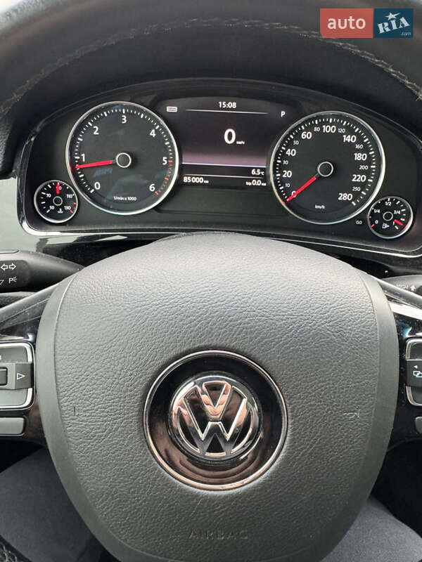 Позашляховик / Кросовер Volkswagen Touareg 2013 в Києві