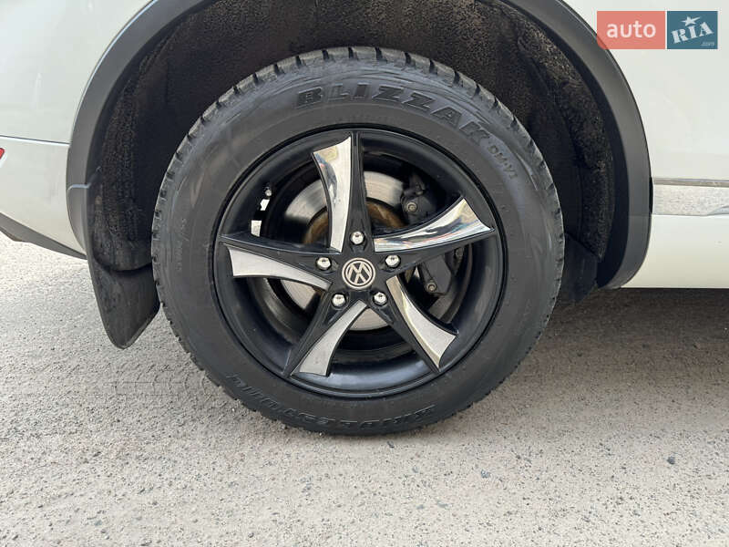 Позашляховик / Кросовер Volkswagen Touareg 2013 в Києві