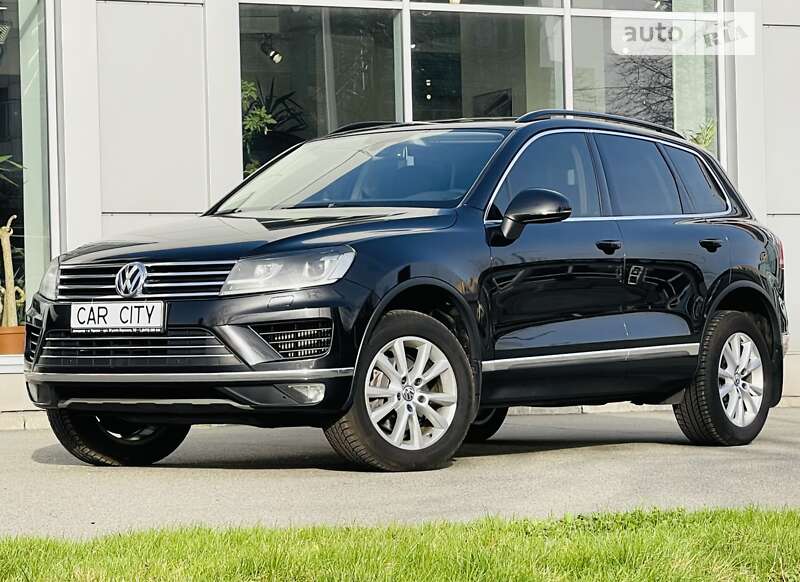 Позашляховик / Кросовер Volkswagen Touareg 2016 в Києві