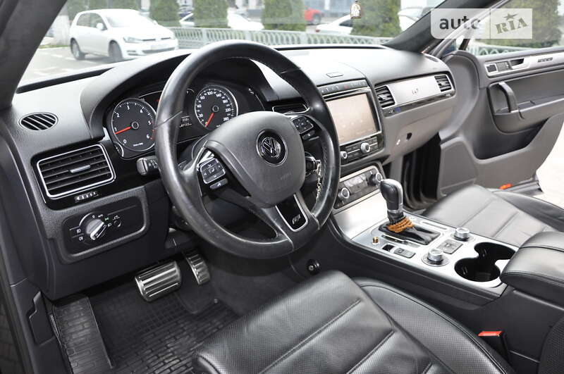 Внедорожник / Кроссовер Volkswagen Touareg 2014 в Одессе