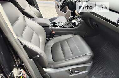 Внедорожник / Кроссовер Volkswagen Touareg 2012 в Днепре