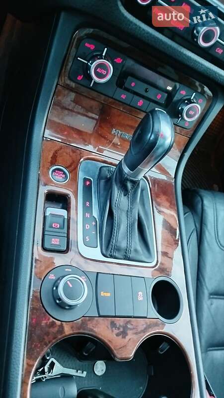 Позашляховик / Кросовер Volkswagen Touareg 2010 в Львові