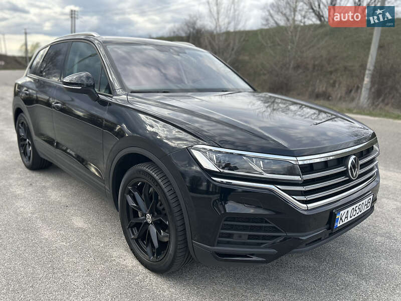 Внедорожник / Кроссовер Volkswagen Touareg 2020 в Киеве