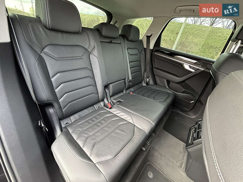 Внедорожник / Кроссовер Volkswagen Touareg 2020 в Киеве