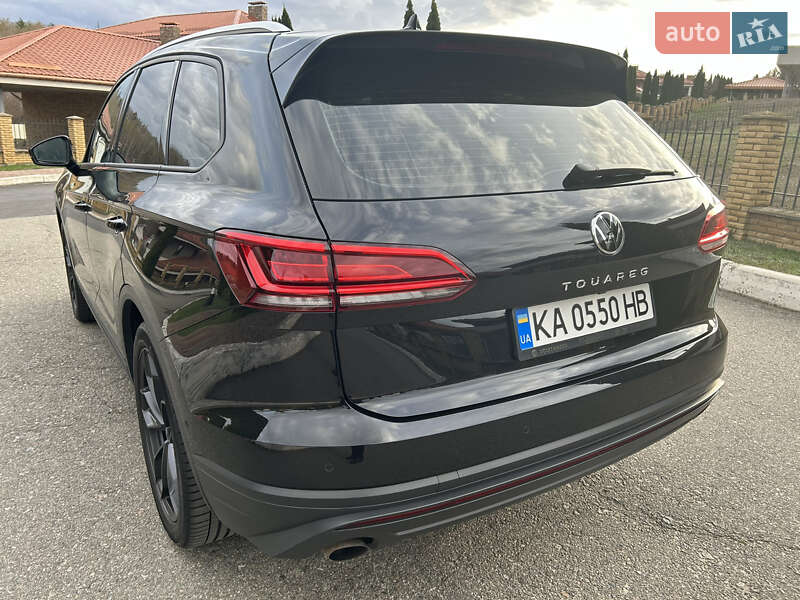Внедорожник / Кроссовер Volkswagen Touareg 2020 в Киеве