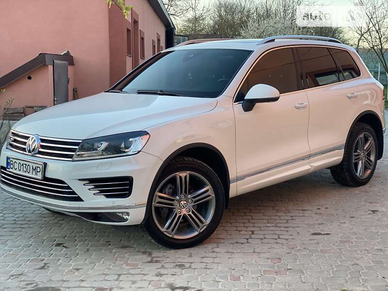 Внедорожник / Кроссовер Volkswagen Touareg 2015 в 