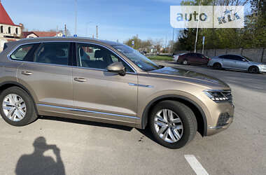 Внедорожник / Кроссовер Volkswagen Touareg 2019 в Киеве