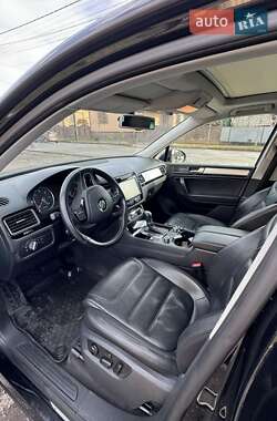 Внедорожник / Кроссовер Volkswagen Touareg 2014 в Мукачево