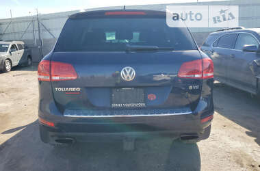 Внедорожник / Кроссовер Volkswagen Touareg 2014 в Черновцах