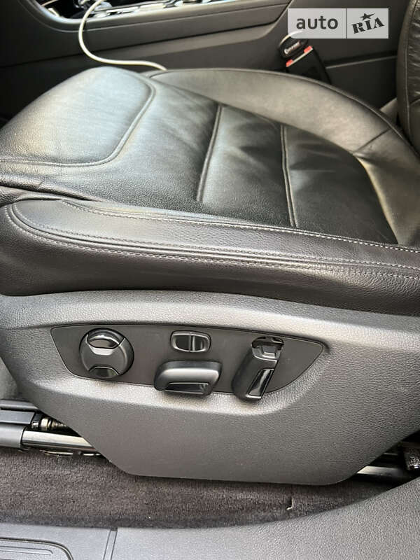 Позашляховик / Кросовер Volkswagen Touareg 2016 в Дніпрі