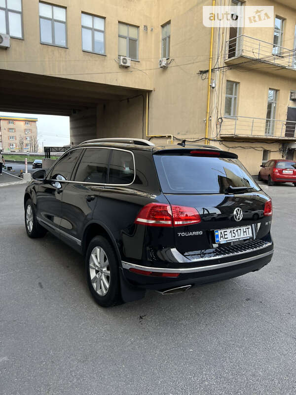 Позашляховик / Кросовер Volkswagen Touareg 2016 в Дніпрі