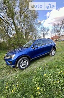 Внедорожник / Кроссовер Volkswagen Touareg 2015 в Тернополе